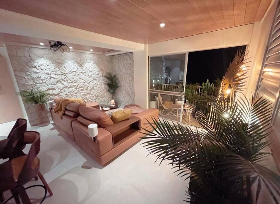 골드코스트 Chic Beachside Getaway 2Br 2Bath Fully Equipped 아파트 외부 사진