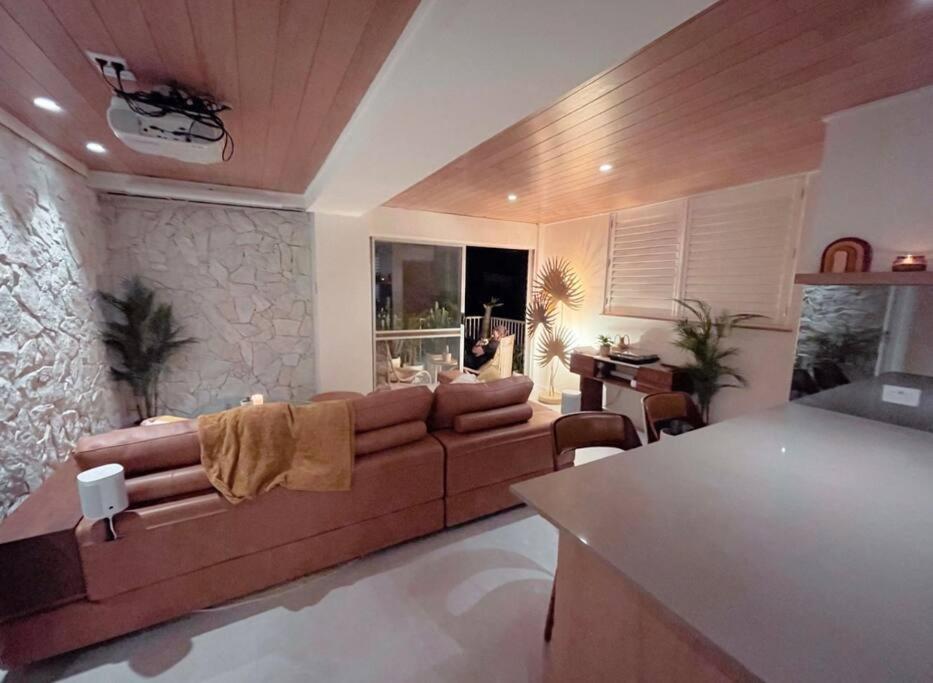 골드코스트 Chic Beachside Getaway 2Br 2Bath Fully Equipped 아파트 외부 사진