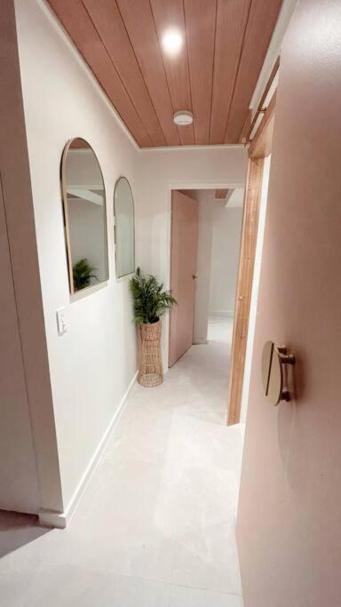 골드코스트 Chic Beachside Getaway 2Br 2Bath Fully Equipped 아파트 외부 사진