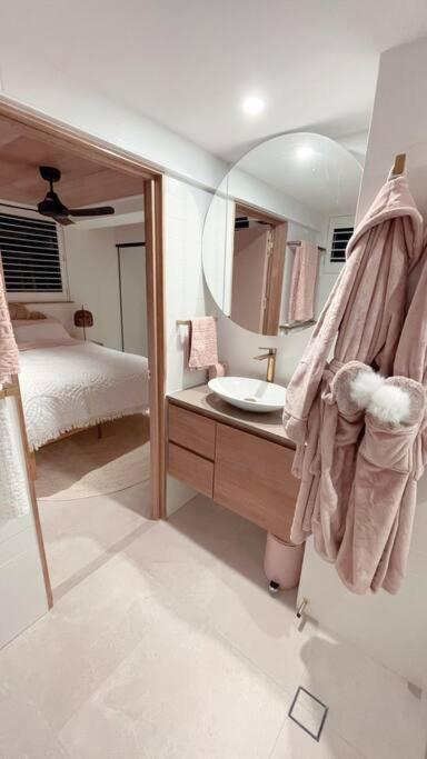 골드코스트 Chic Beachside Getaway 2Br 2Bath Fully Equipped 아파트 외부 사진