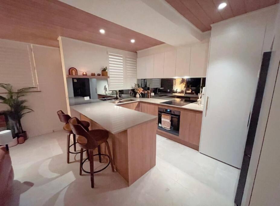 골드코스트 Chic Beachside Getaway 2Br 2Bath Fully Equipped 아파트 외부 사진