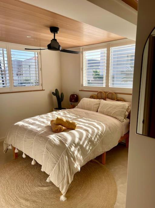 골드코스트 Chic Beachside Getaway 2Br 2Bath Fully Equipped 아파트 외부 사진