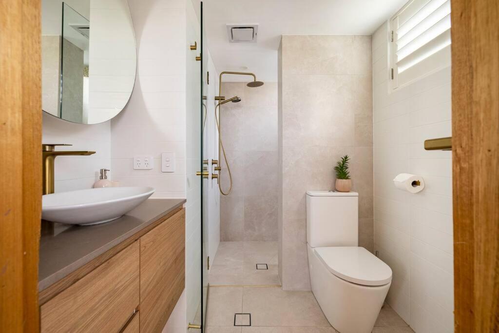 골드코스트 Chic Beachside Getaway 2Br 2Bath Fully Equipped 아파트 외부 사진