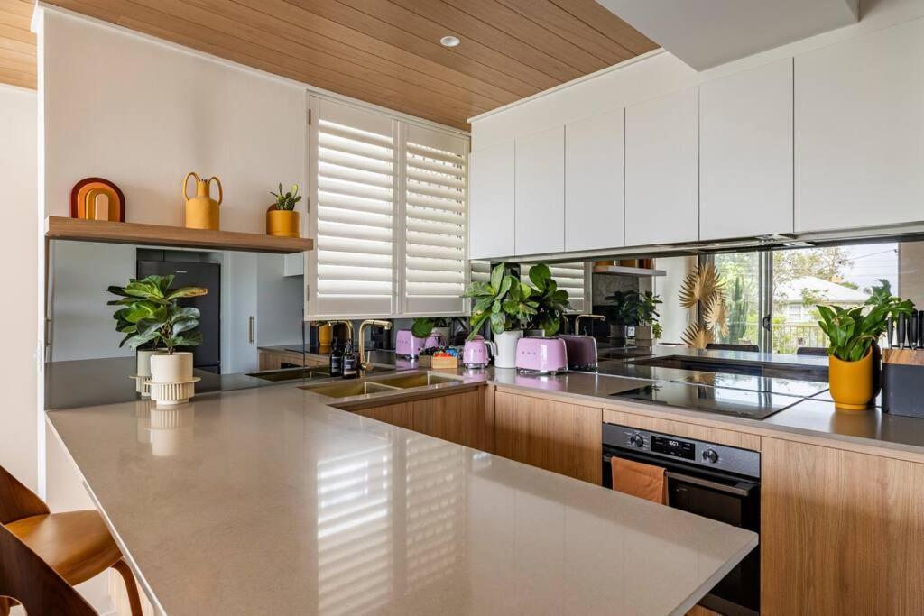 골드코스트 Chic Beachside Getaway 2Br 2Bath Fully Equipped 아파트 외부 사진