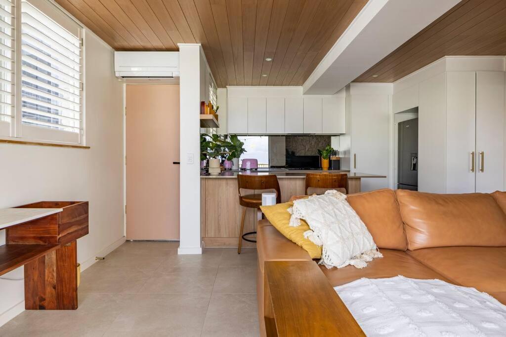 골드코스트 Chic Beachside Getaway 2Br 2Bath Fully Equipped 아파트 외부 사진