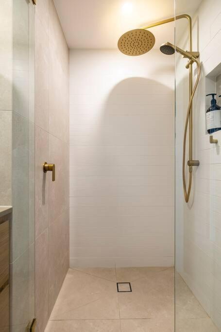 골드코스트 Chic Beachside Getaway 2Br 2Bath Fully Equipped 아파트 외부 사진