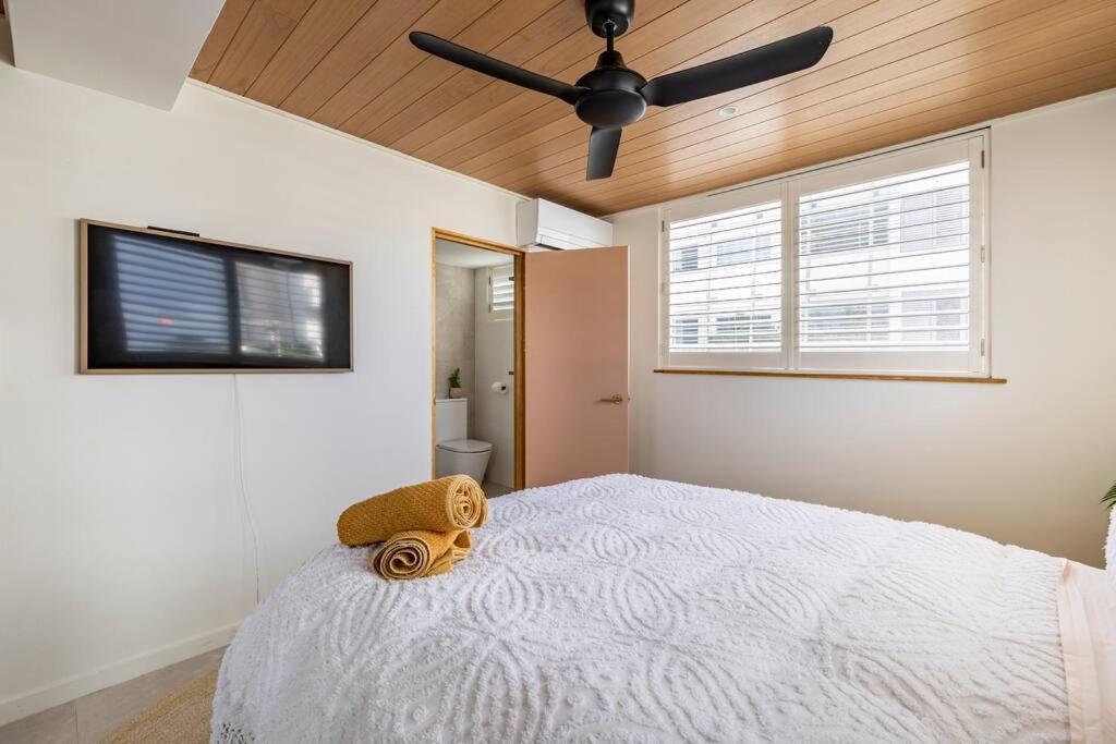 골드코스트 Chic Beachside Getaway 2Br 2Bath Fully Equipped 아파트 외부 사진