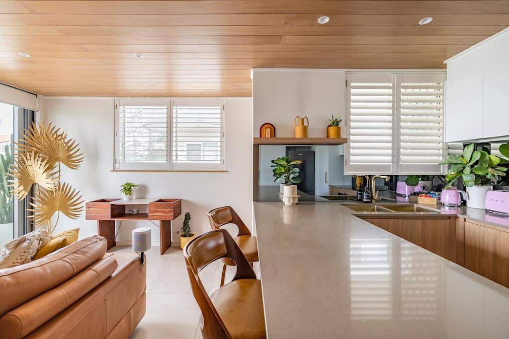 골드코스트 Chic Beachside Getaway 2Br 2Bath Fully Equipped 아파트 외부 사진