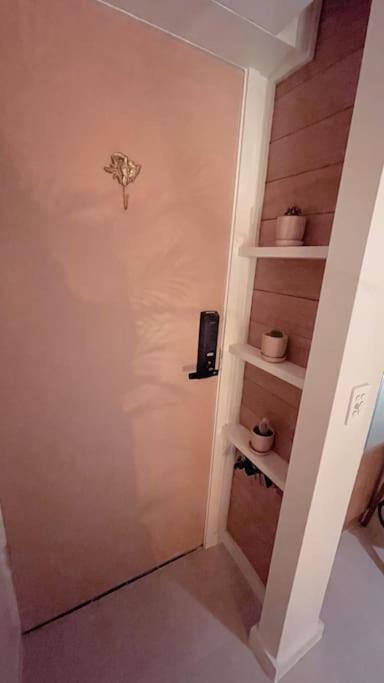 골드코스트 Chic Beachside Getaway 2Br 2Bath Fully Equipped 아파트 외부 사진
