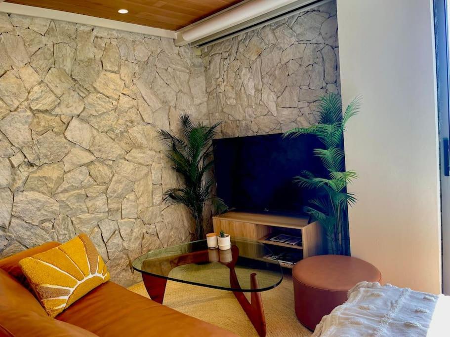 골드코스트 Chic Beachside Getaway 2Br 2Bath Fully Equipped 아파트 외부 사진