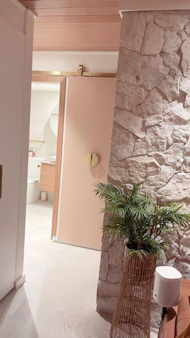골드코스트 Chic Beachside Getaway 2Br 2Bath Fully Equipped 아파트 외부 사진